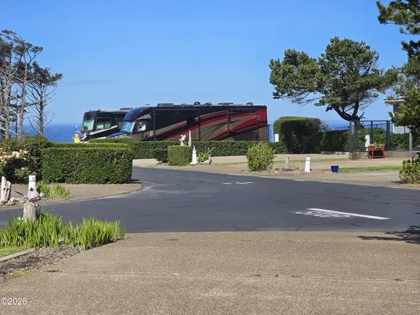 6225 N Coast Hwy #66, Newport, OR 97365