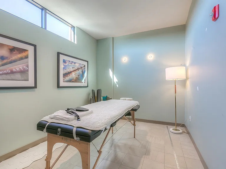 The Royale at CityPlace — Photo 40