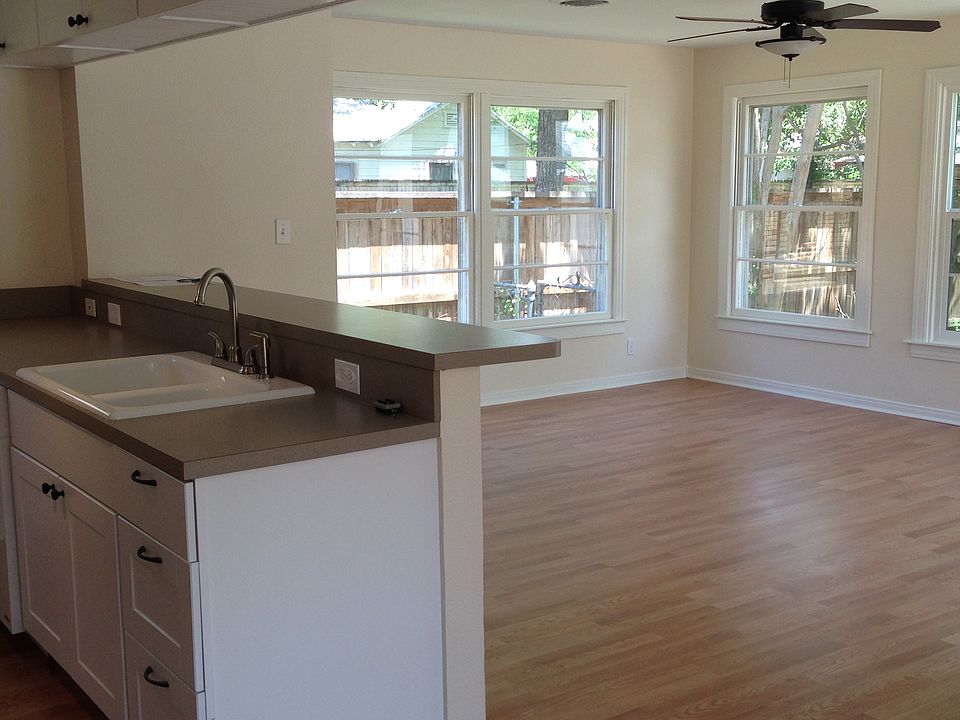 Kitchen & sunroom
