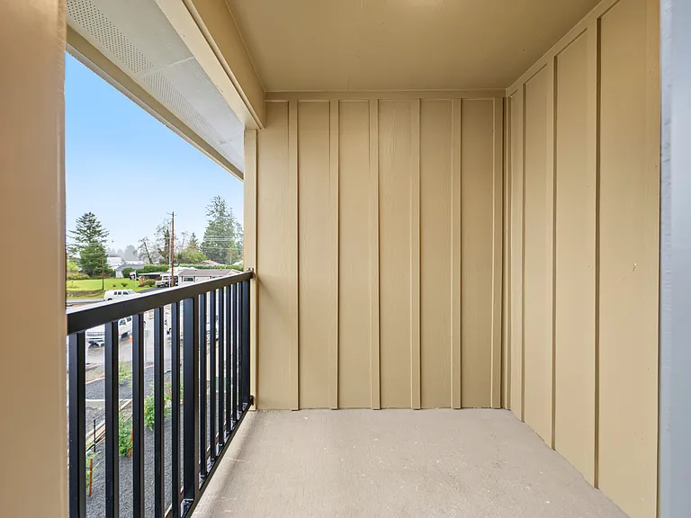 Latitude 46 Apartments — Photo 17