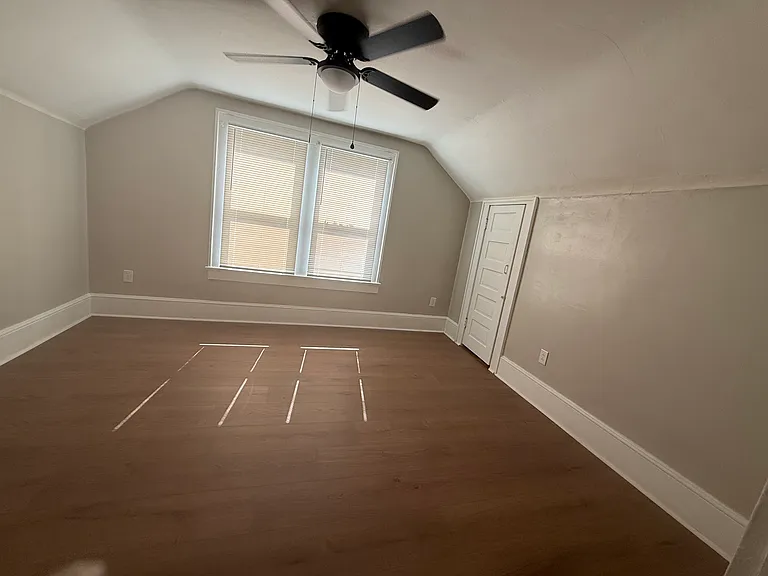 2042 Lee Ave — Photo 12