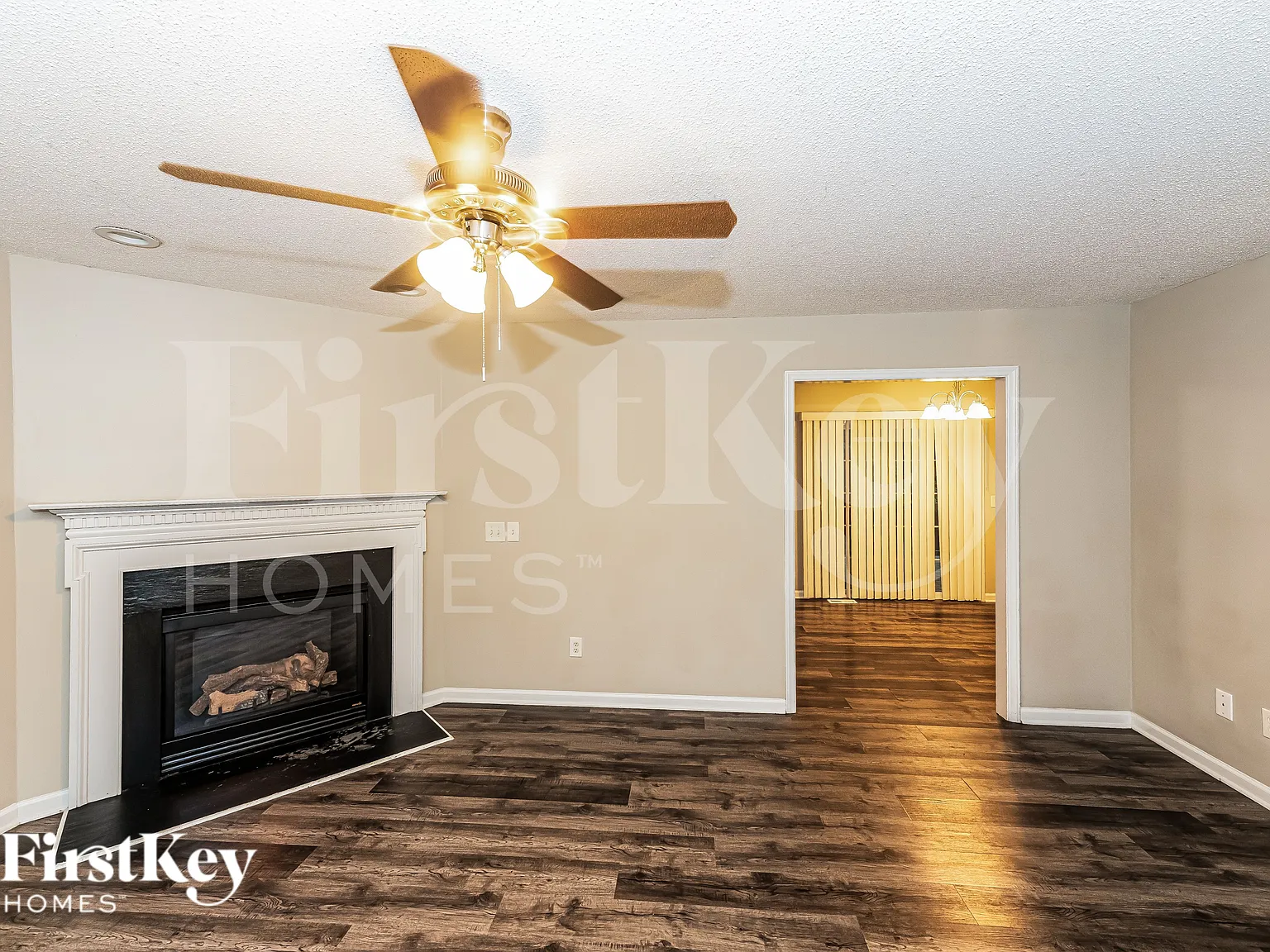 4 bed, 2.5 bath, 1922 sqft, $1,870 — Photo 2