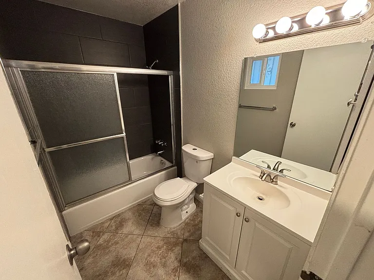 5320 Swenson St — Photo 7