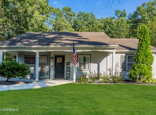 15 Chestnut Way Cir, Barnegat, NJ 08005