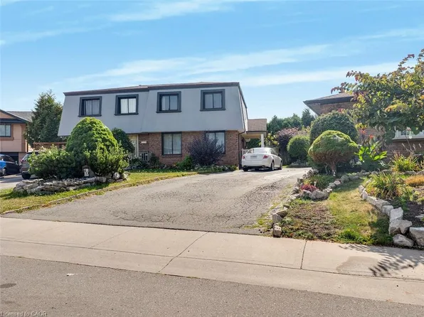 40 Yeoville Ct, Hamilton, ON L9C 5W3