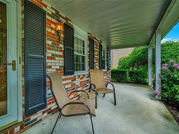 5th image of 144 Pinehurst Dr