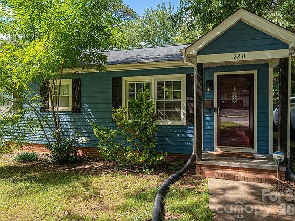 2nd image of 2211 Lee St