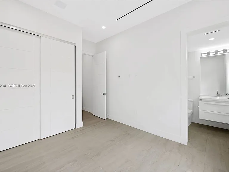 1615 NE 3rd Ct — Photo 15