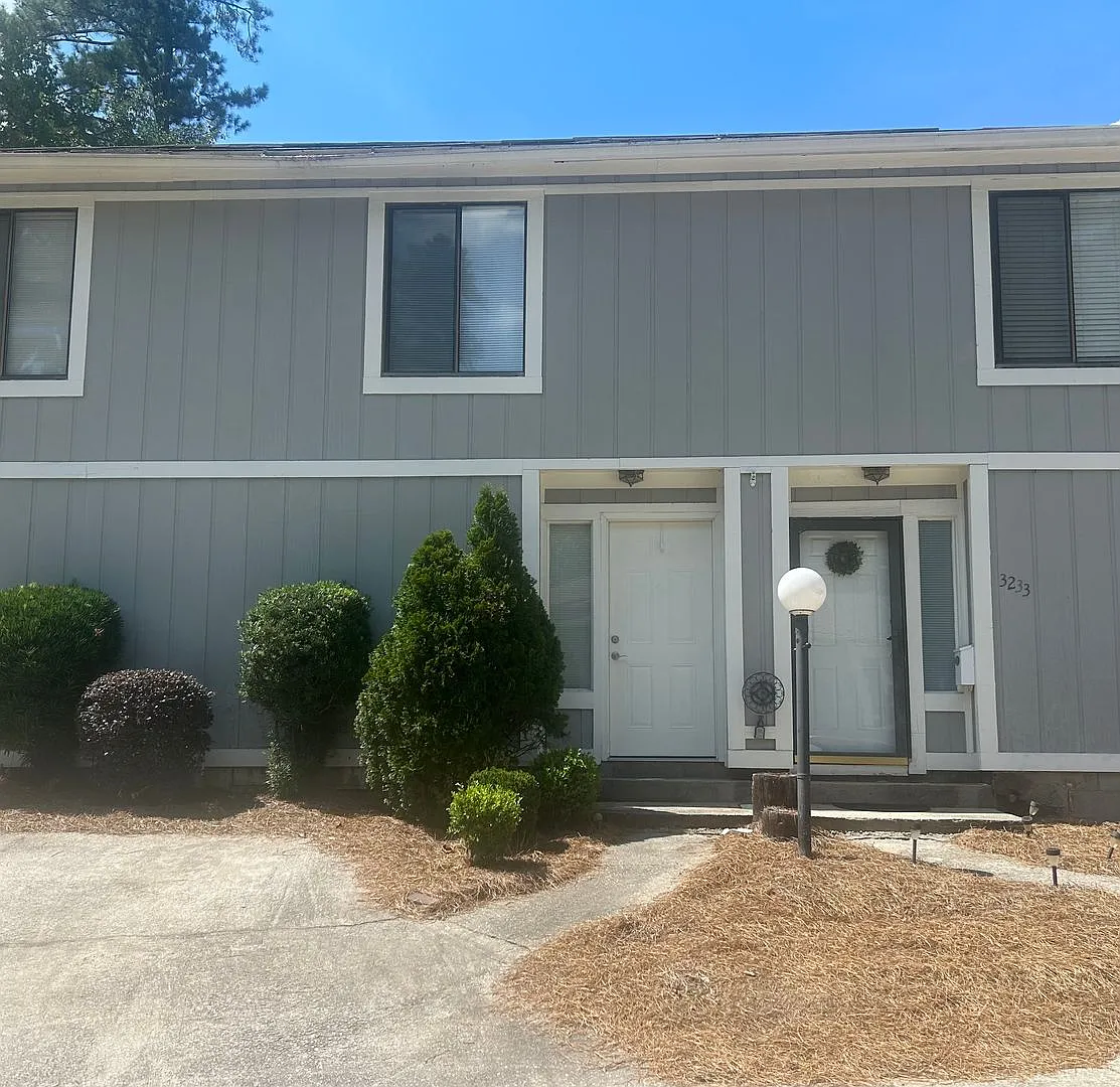 Forest Hills Racquet Club Townhome — Photo 1