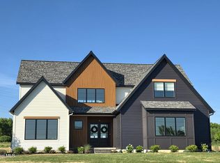 4 Faulkner Dr, Waterford, NY 12188
