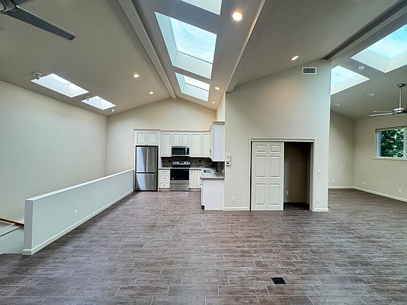 5th image of 747 N Harper Ave #A