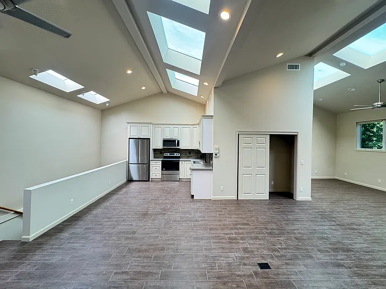 747 N Harper Ave #A — Photo 5