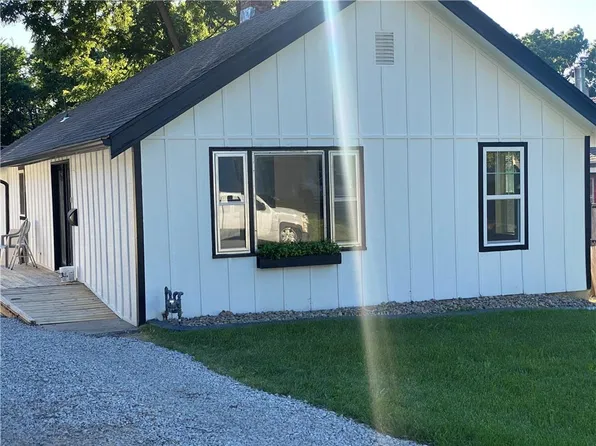 642 S Cedar Ave, Independence, MO 64053