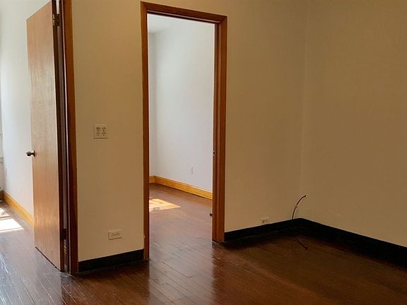2nd image of 2421 41st St APT 1R