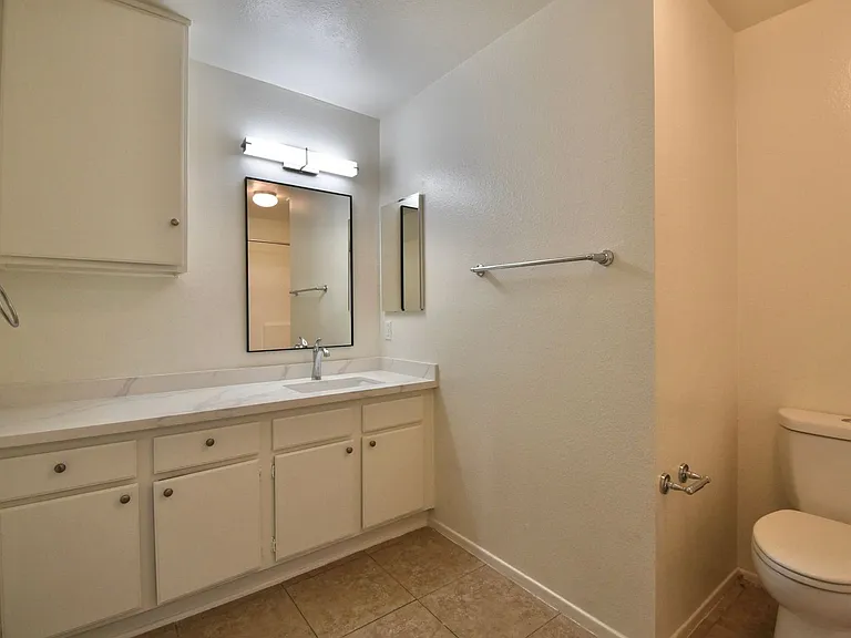 15520 Foothill Blvd — Photo 23