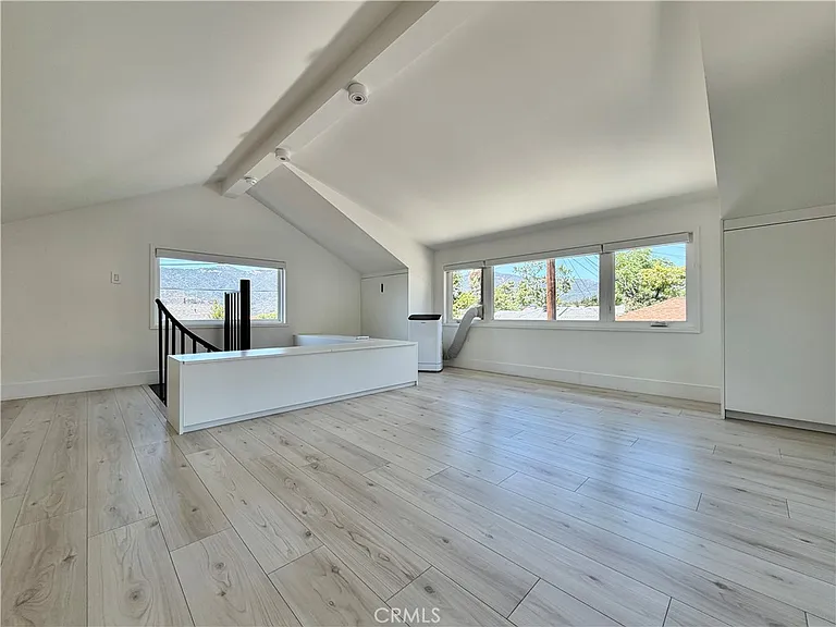 2536 Mayfield Ave #1/2 — Photo 8