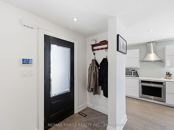 5th image of 258 College St