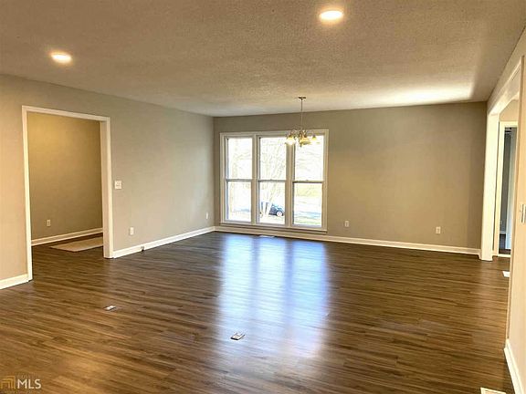 5th image of 50 Brookwood Cir