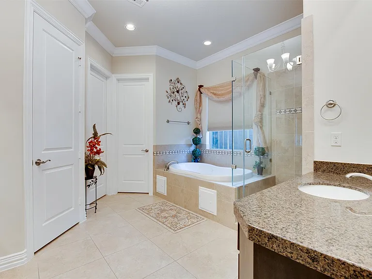 2011 Flower Garden Ln — Photo 32