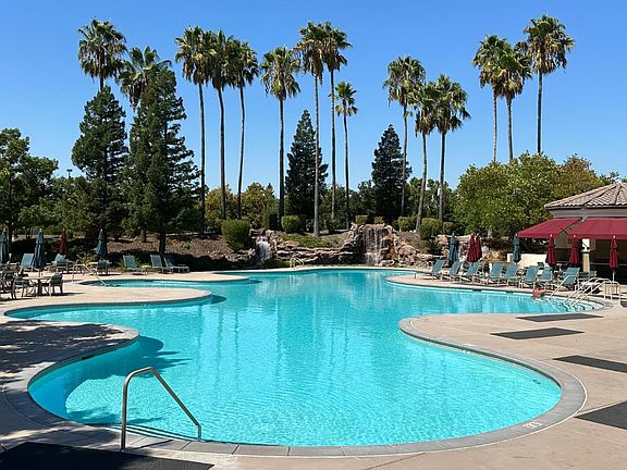 4th image of 2055 Riggs Ave