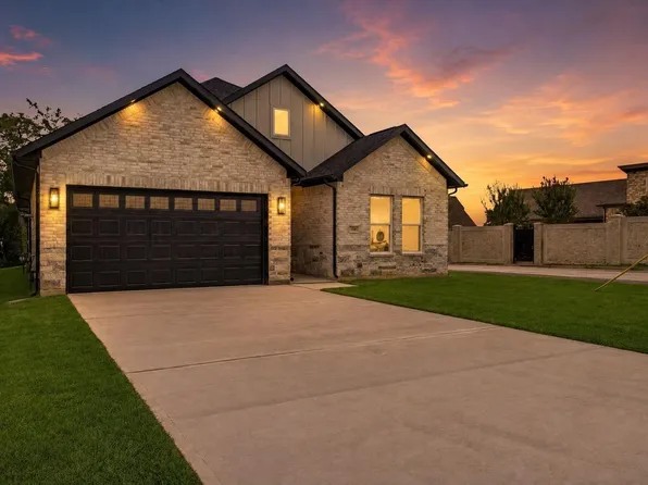 745 S Carroll St, La Porte, TX 77571