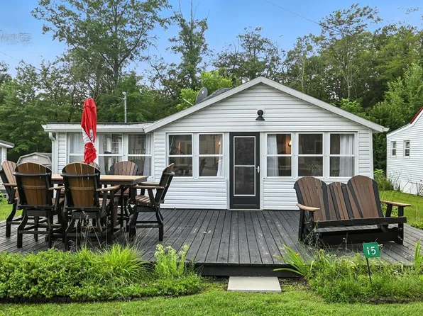 15 Park Circle Dr, Crestline, OH 44827