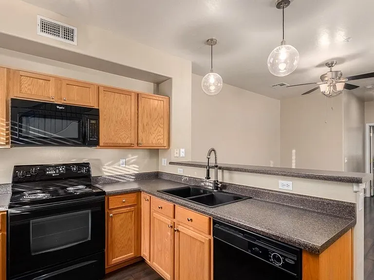 900 W Aspen Way — Photo 23