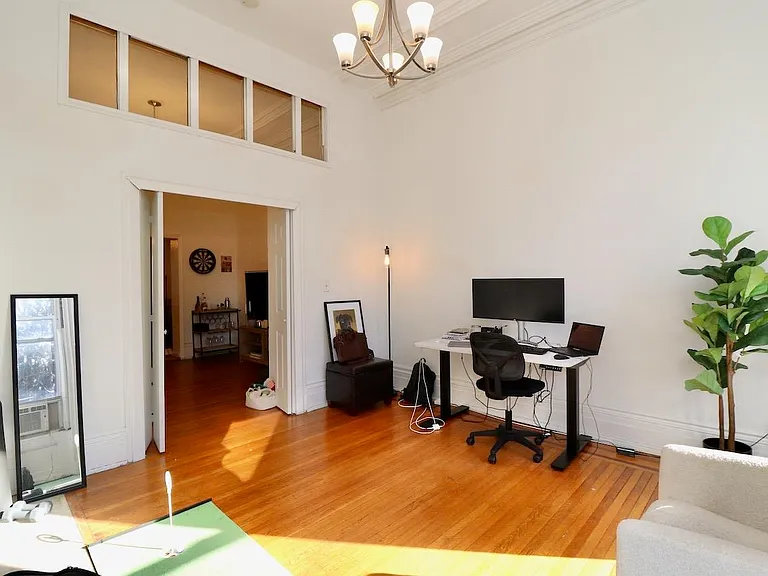 270 Montgomery St #2 — Photo 6