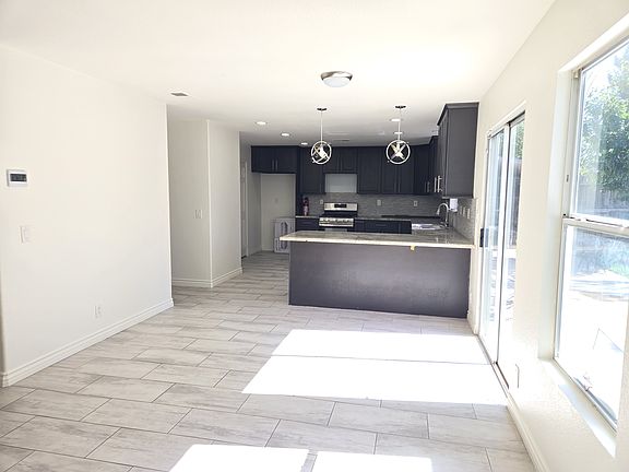 4th image of 45439 Fairbanks Ave