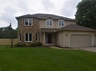 9000 Cypress Cir, North Royalton, OH
