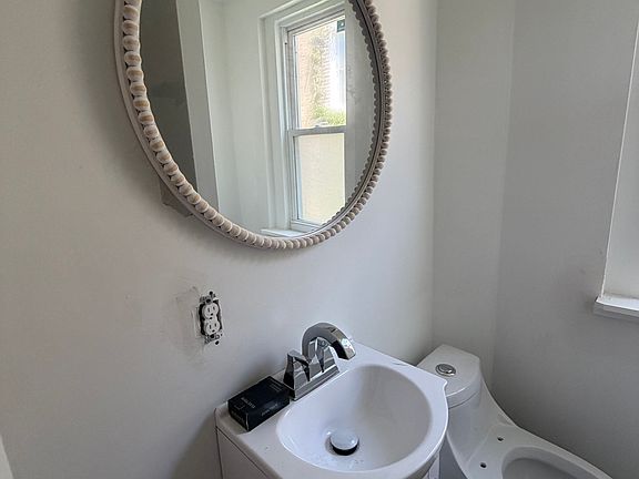 2nd image of 5707 Boyer St Floor 2