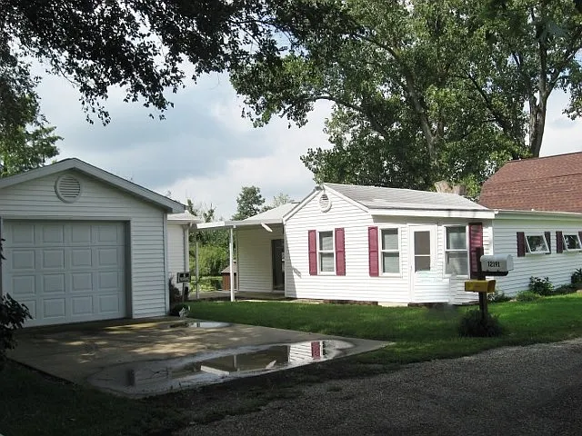 12191 Spring Ln photo 1