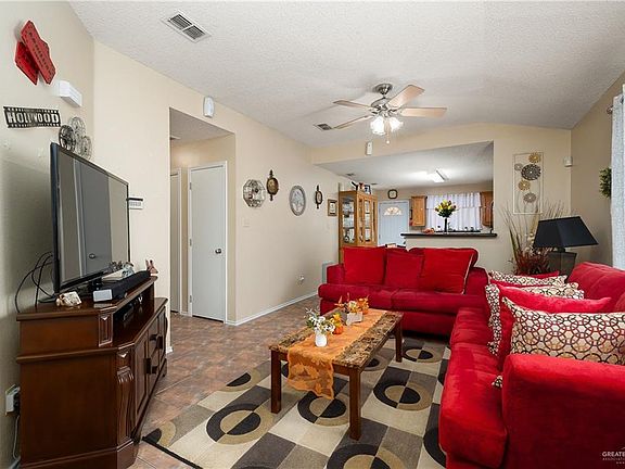 3rd image of 4304 E Buena Vista St