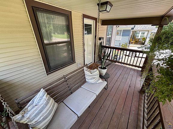 3rd image of 708 S Poplar St