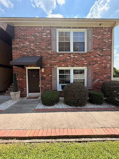 2 bed, 900 sqft, $1,100 — Photo 2