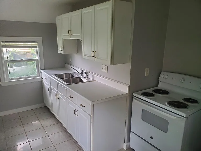 318 Lincolnway Way E — Photo 5