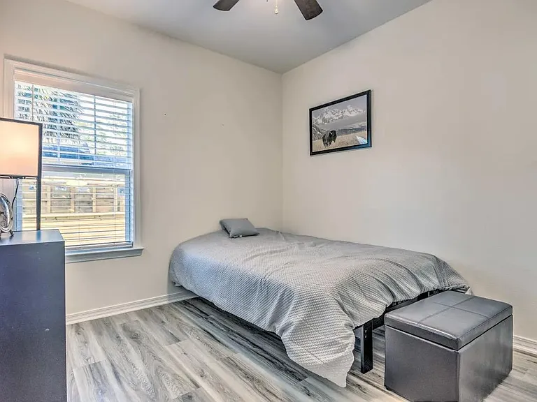 1107 N H St — Photo 11