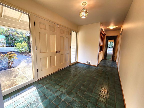 4th image of 98 Mesa Ct