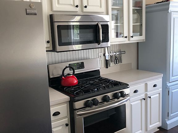 3rd image of 560 Weeping Willow Dr