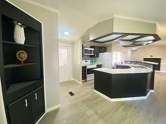 3rd image of 74 Deerwood Dr