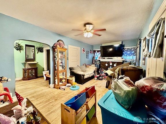 5th image of 1704 Broadway