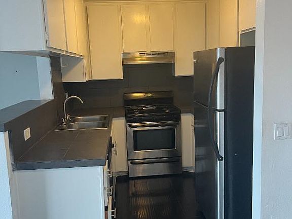 5th image of 7531 Hampton Ave #200
