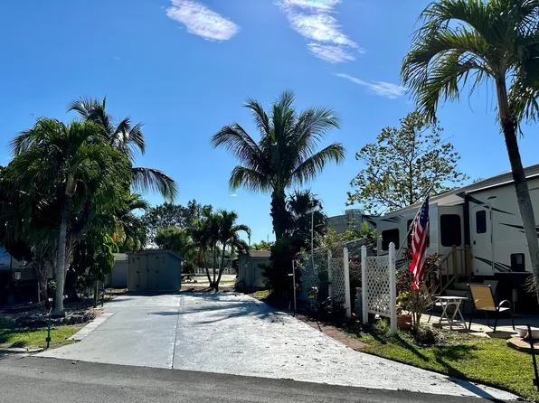 150 Smallwood Dr #50, Chokoloskee, FL 34138