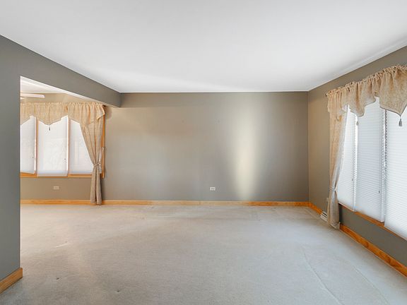 5th image of 15412 Primrose Ct