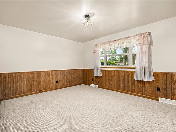 5th image of 704 E 4th St