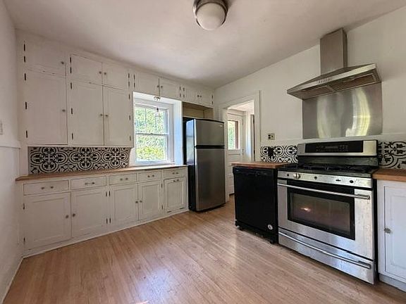 4th image of 3146 30th Ave S