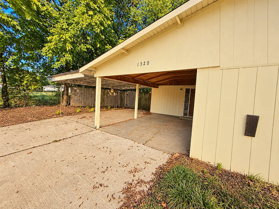 1320 Mark Ave