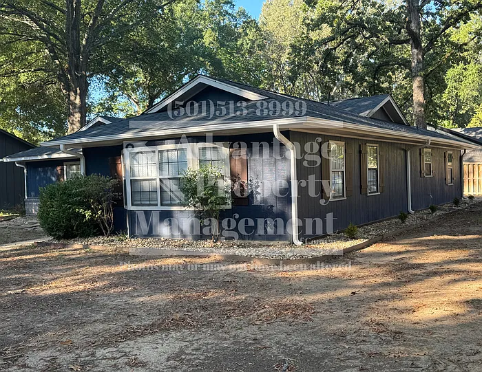 5 bed, 3.0 bath, 2423 sqft, $2,950 — Photo 2