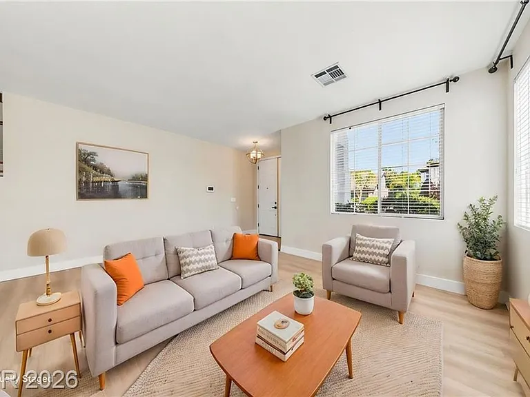 2551 Williamsburg St — Photo 6