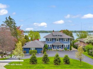 924 N Riverside Ave, Saint Clair, MI 48079